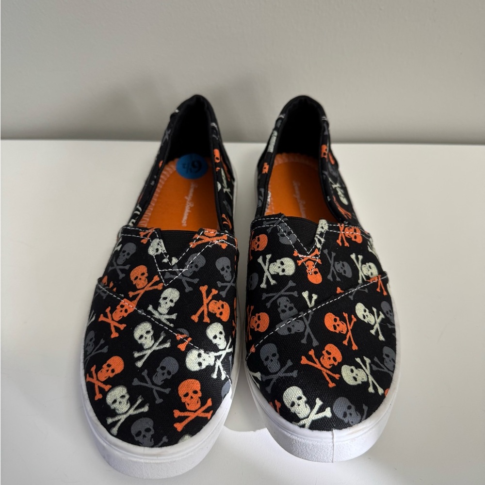 Tommy Bahama Skull Crossbones Slip-on Sneakers